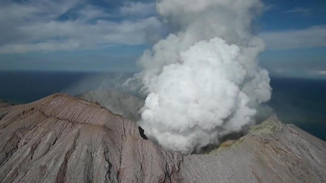 新西兰火山喷发.jpg